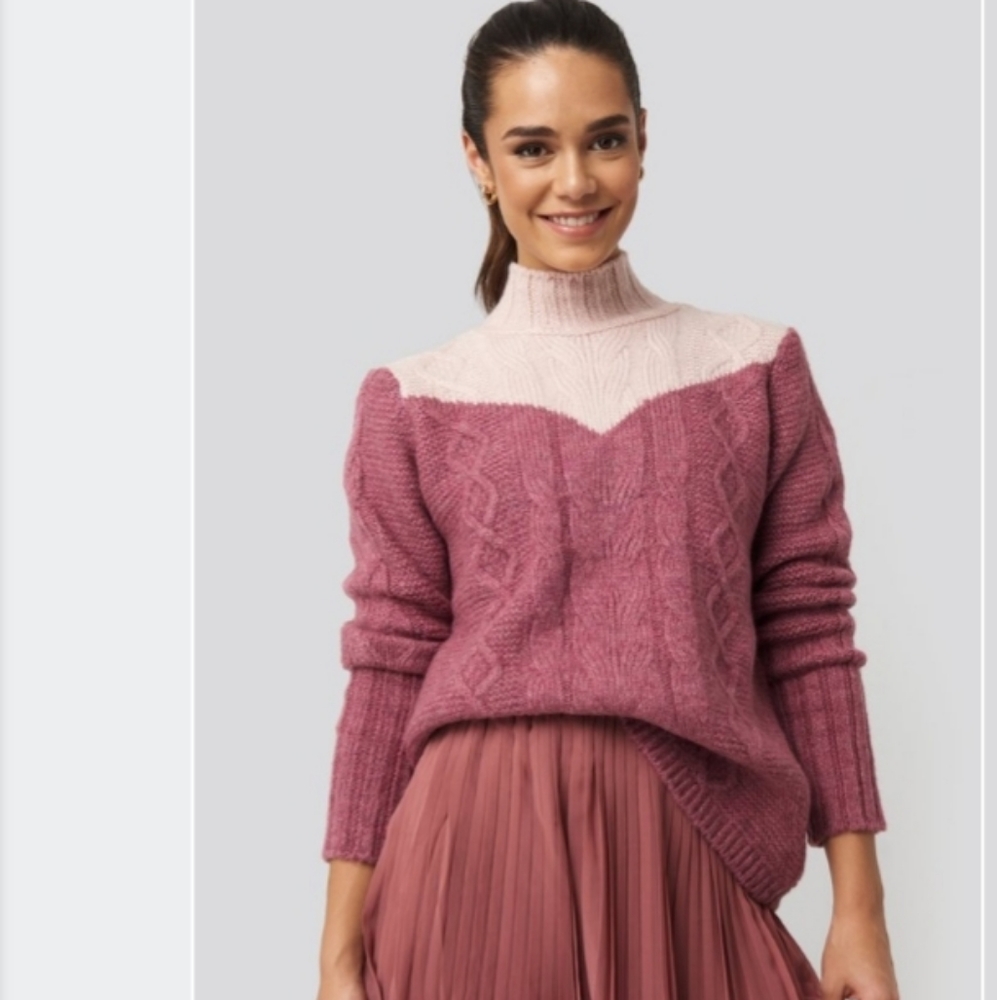 Pink Colorblock knitted sweater.